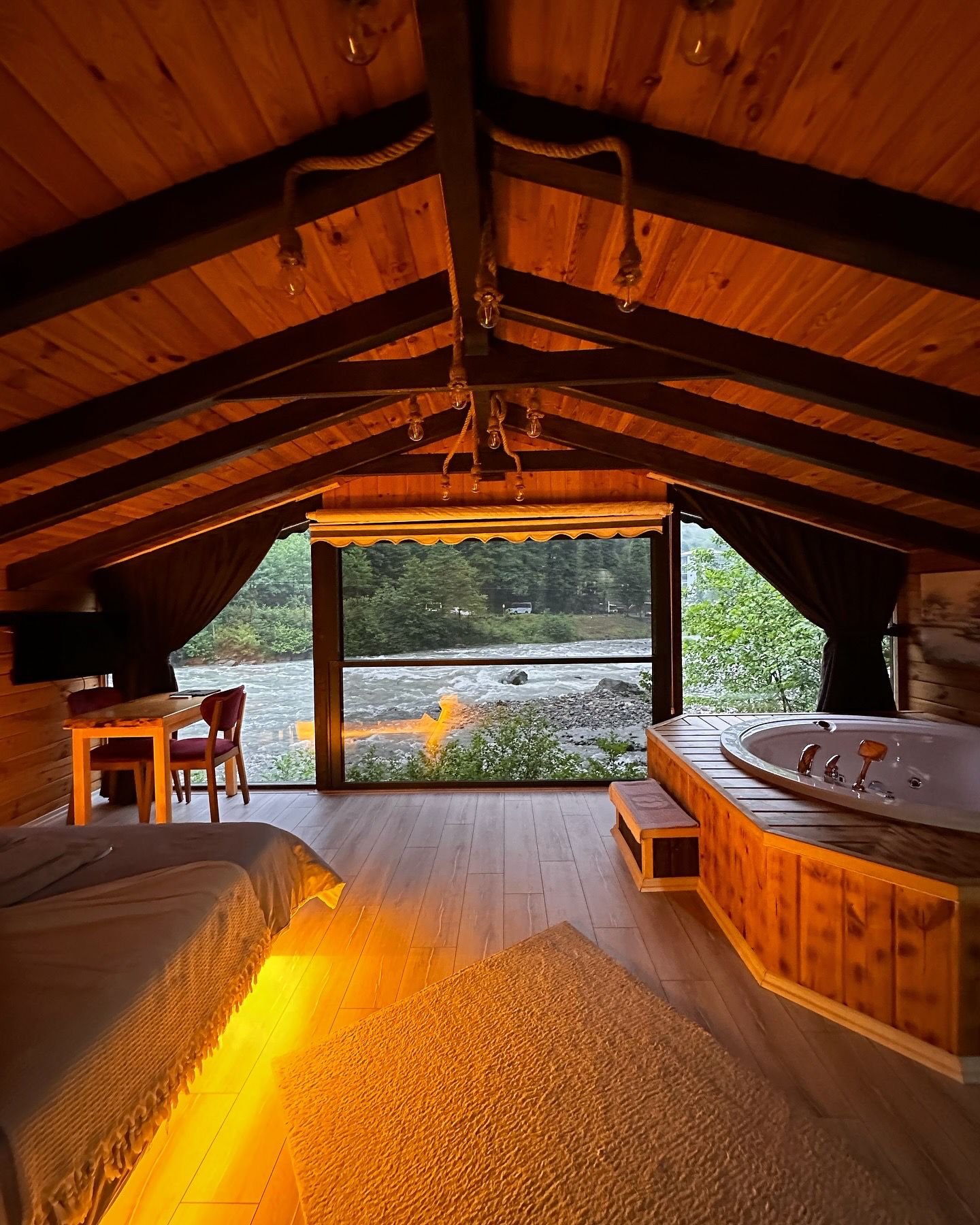 NO : 2 Jakuzili Bungalov